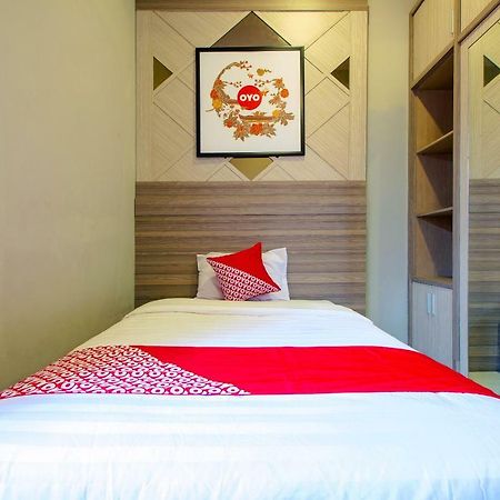 Oyo 1195 The Doctor'S Guest House Syariah Kejayan Exterior photo