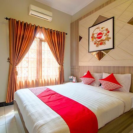 Oyo 1195 The Doctor'S Guest House Syariah Kejayan Exterior photo