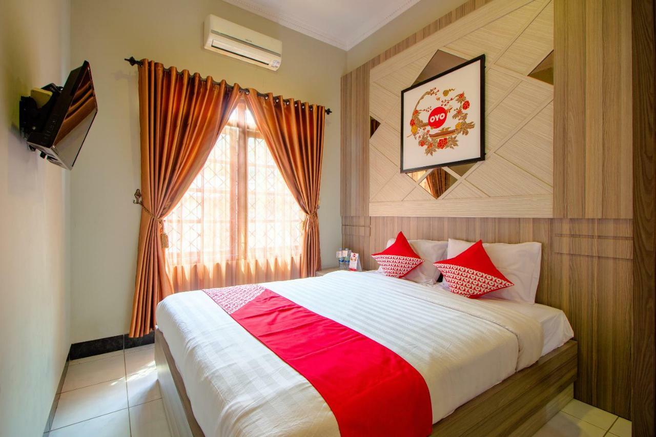 Oyo 1195 The Doctor'S Guest House Syariah Kejayan Exterior photo