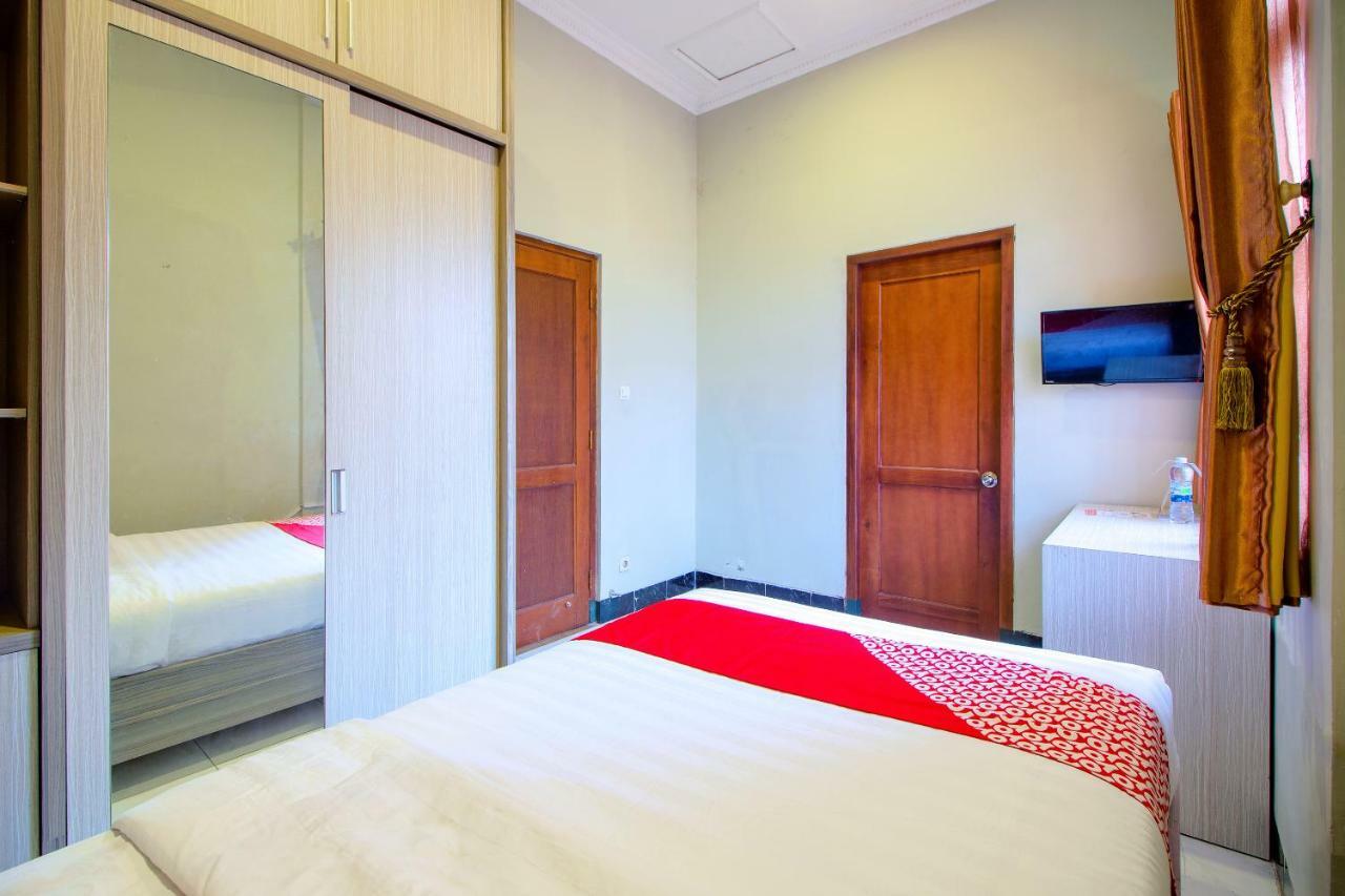 Oyo 1195 The Doctor'S Guest House Syariah Kejayan Exterior photo