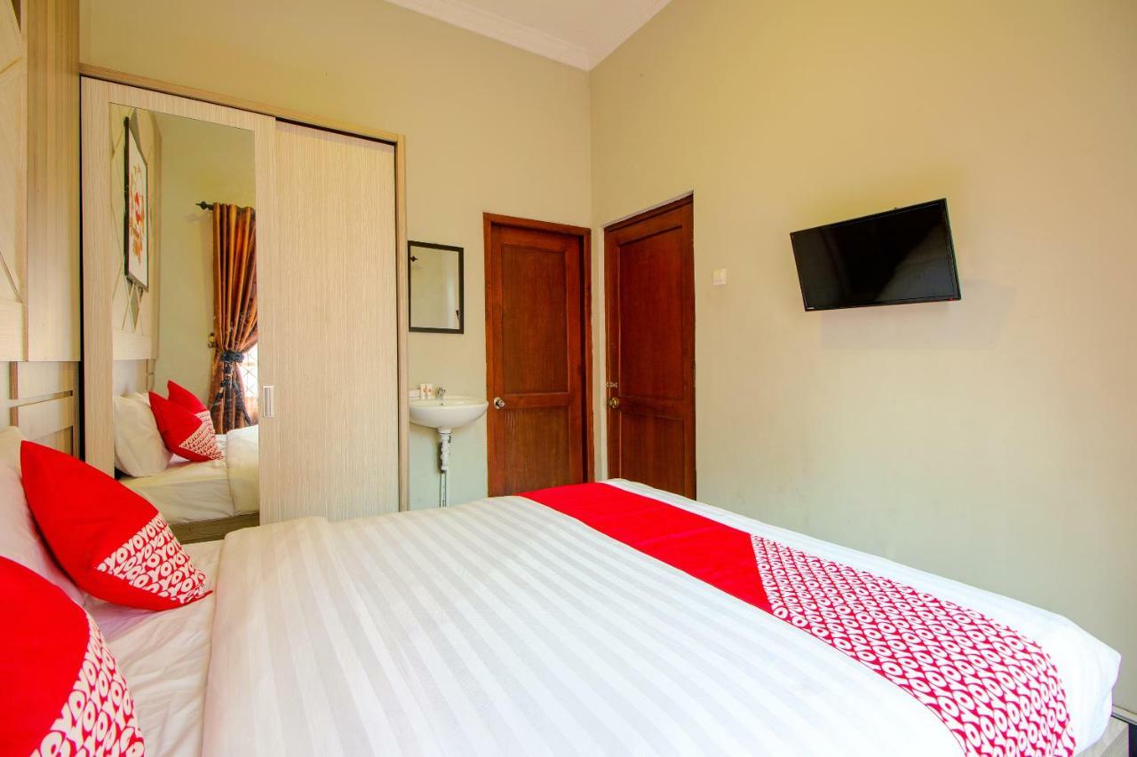 Oyo 1195 The Doctor'S Guest House Syariah Kejayan Exterior photo