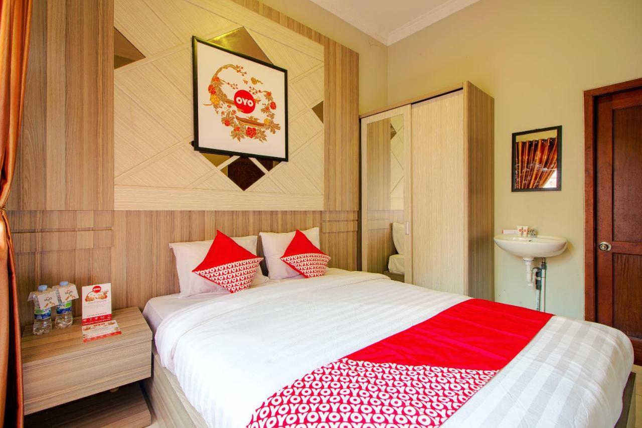 Oyo 1195 The Doctor'S Guest House Syariah Kejayan Exterior photo