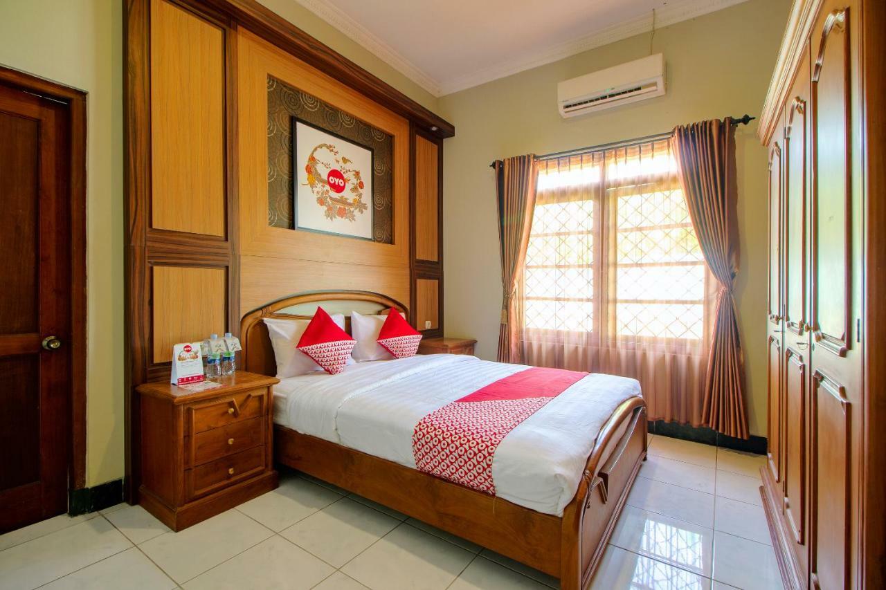 Oyo 1195 The Doctor'S Guest House Syariah Kejayan Exterior photo
