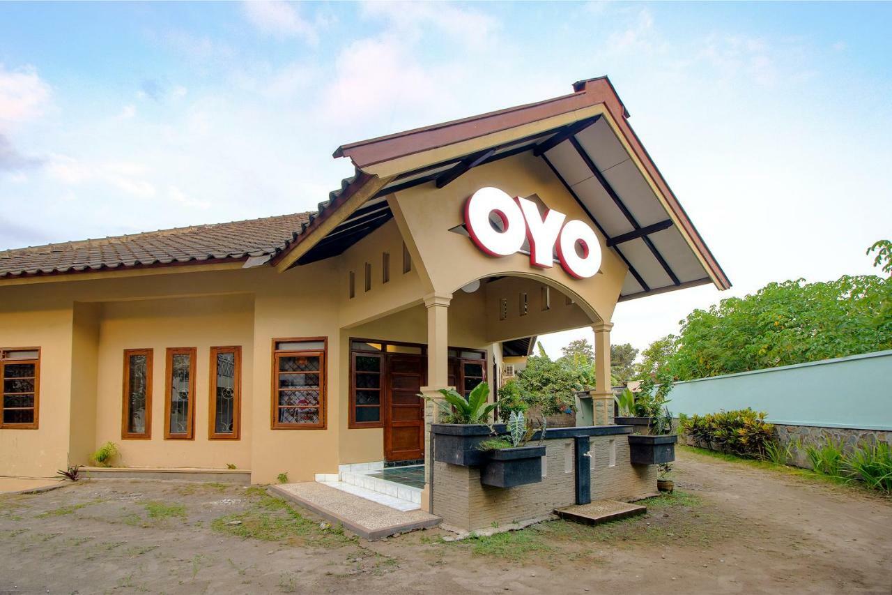 Oyo 1195 The Doctor'S Guest House Syariah Kejayan Exterior photo