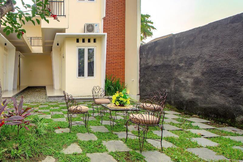 Oyo 1195 The Doctor'S Guest House Syariah Kejayan Exterior photo