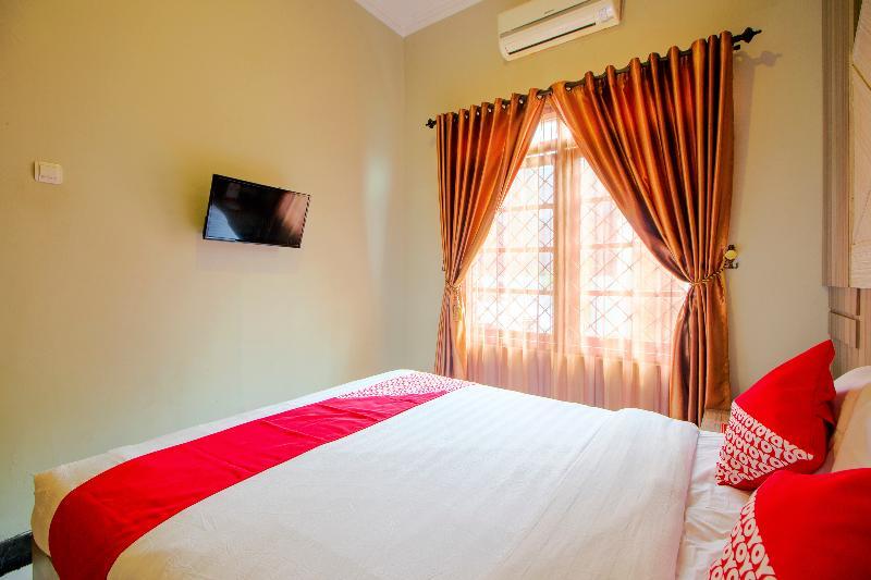 Oyo 1195 The Doctor'S Guest House Syariah Kejayan Exterior photo