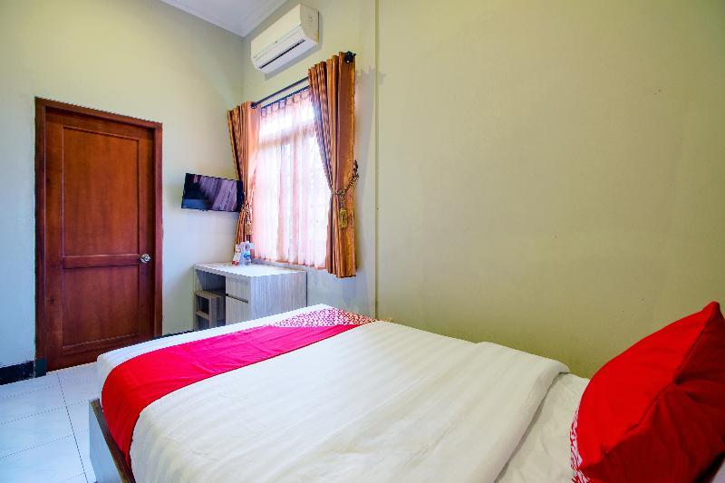 Oyo 1195 The Doctor'S Guest House Syariah Kejayan Exterior photo